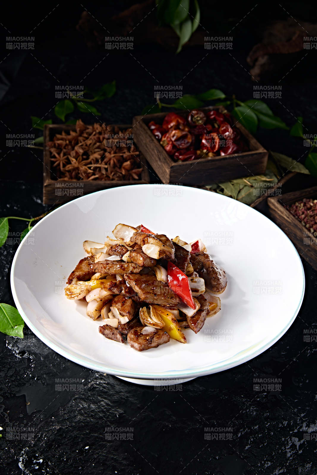 黑胡椒酱烧彩椒小洋葱牛仔肉图片