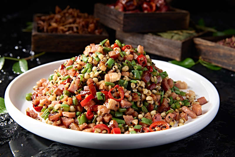 藜麦薏米剁椒小炒豇豆腊肉碎图片