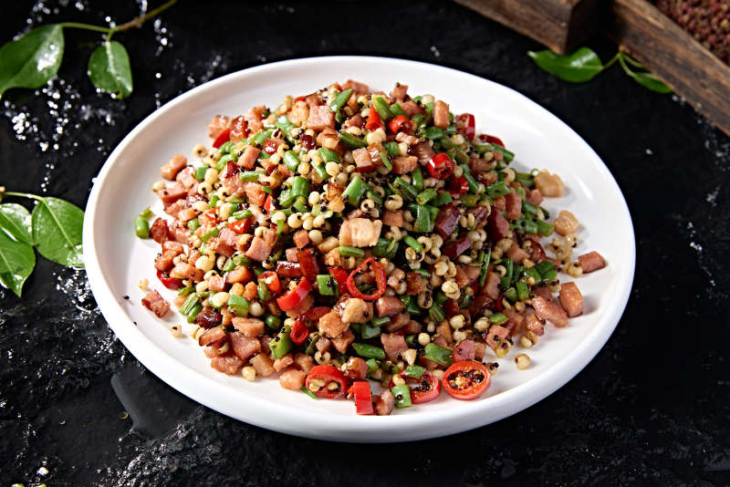 藜麦薏米剁椒小炒豇豆腊肉碎图片