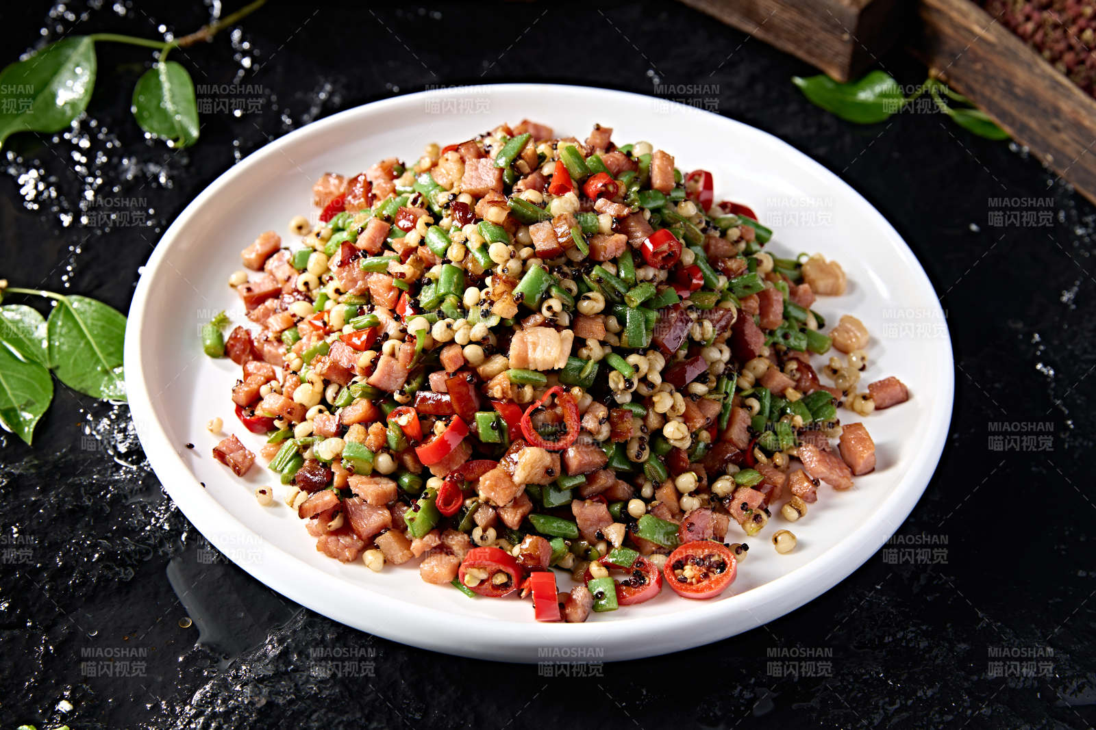 藜麦薏米剁椒小炒豇豆腊肉碎图片