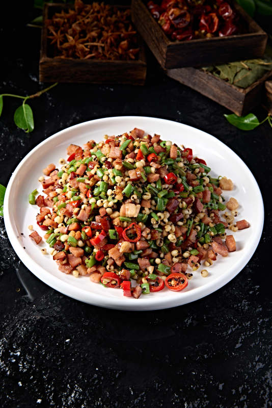 藜麦薏米剁椒小炒豇豆腊肉碎图片