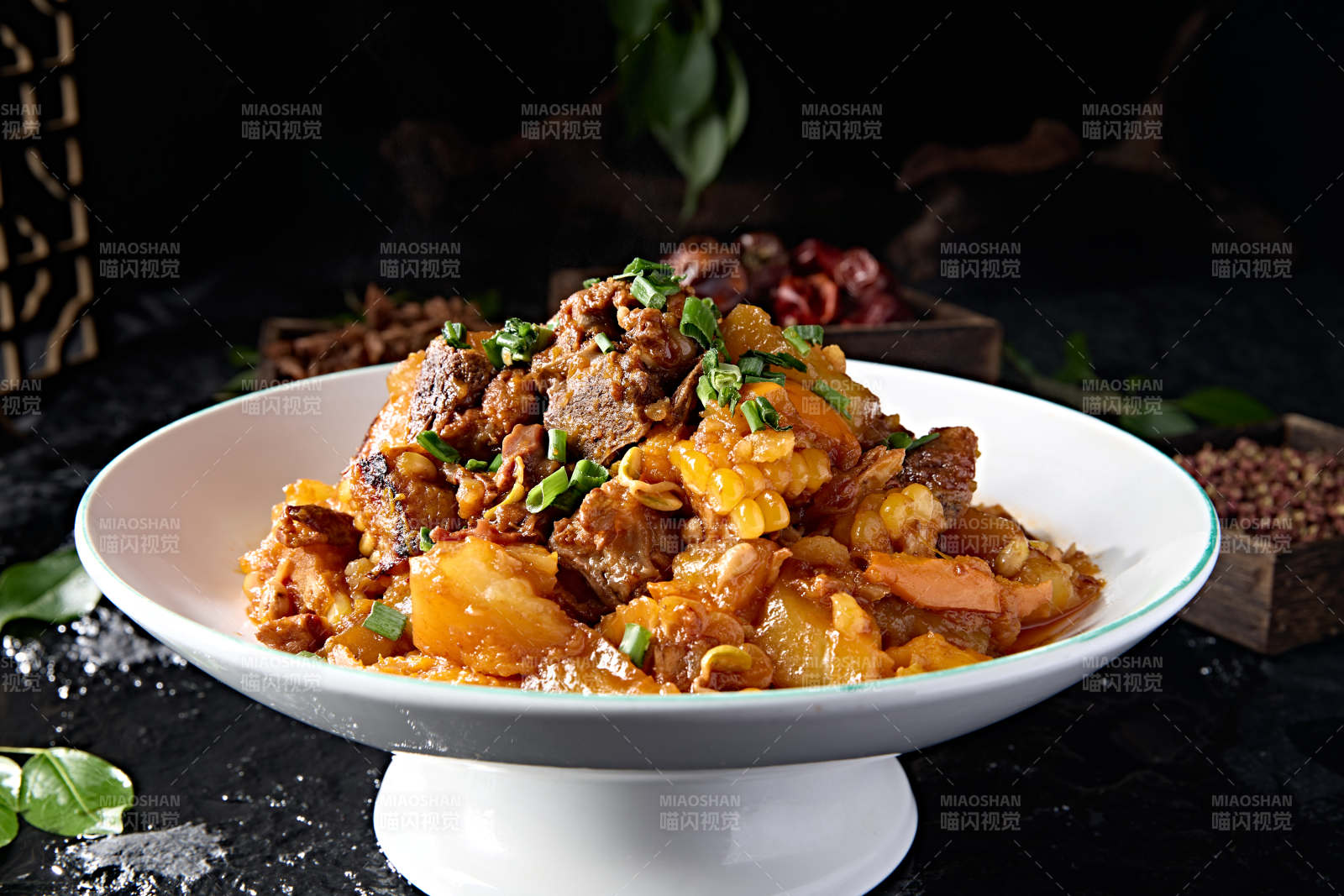 东北农家炖菜南瓜土豆玉米炖猪骨图片