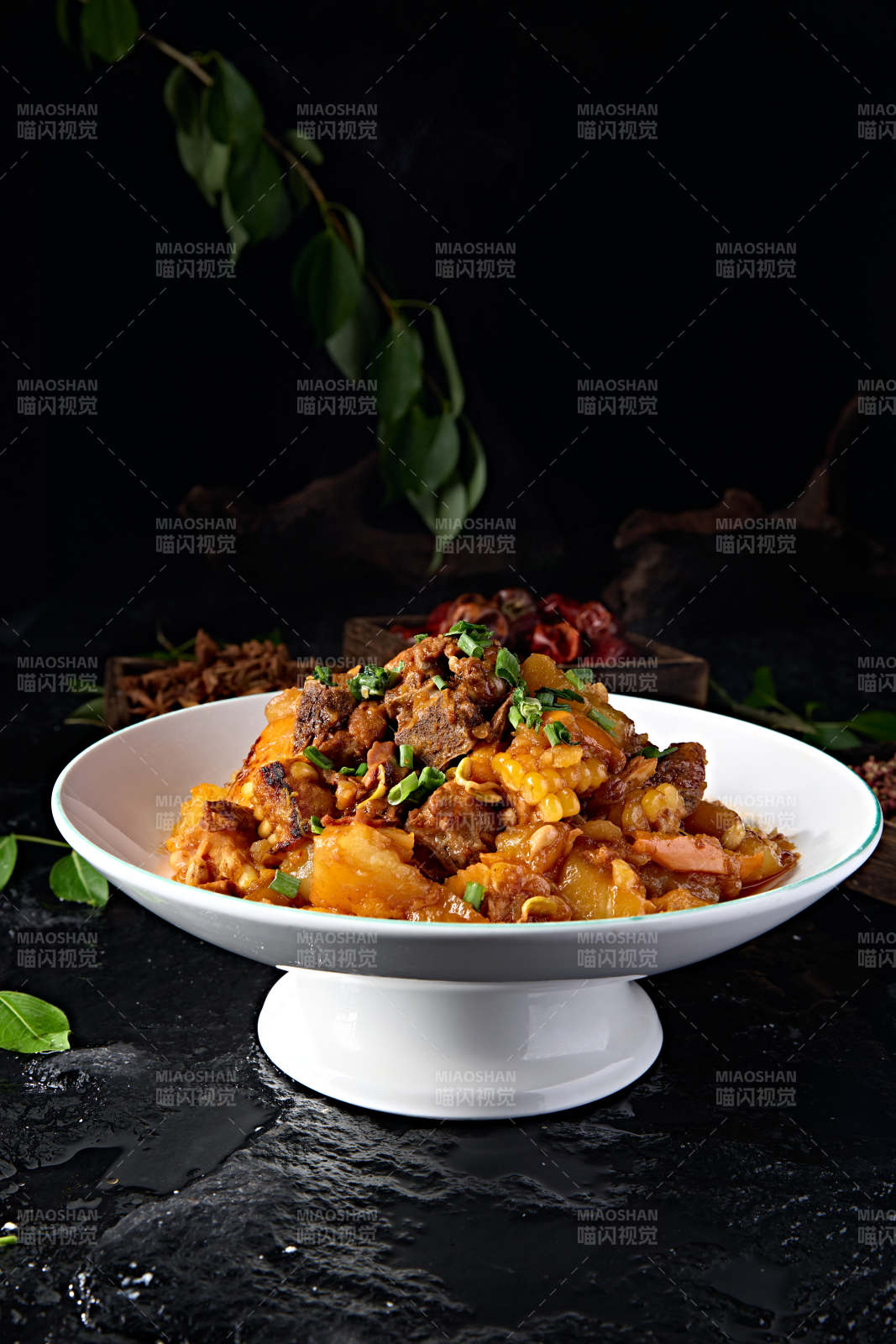 东北农家炖菜南瓜土豆玉米炖猪骨图片