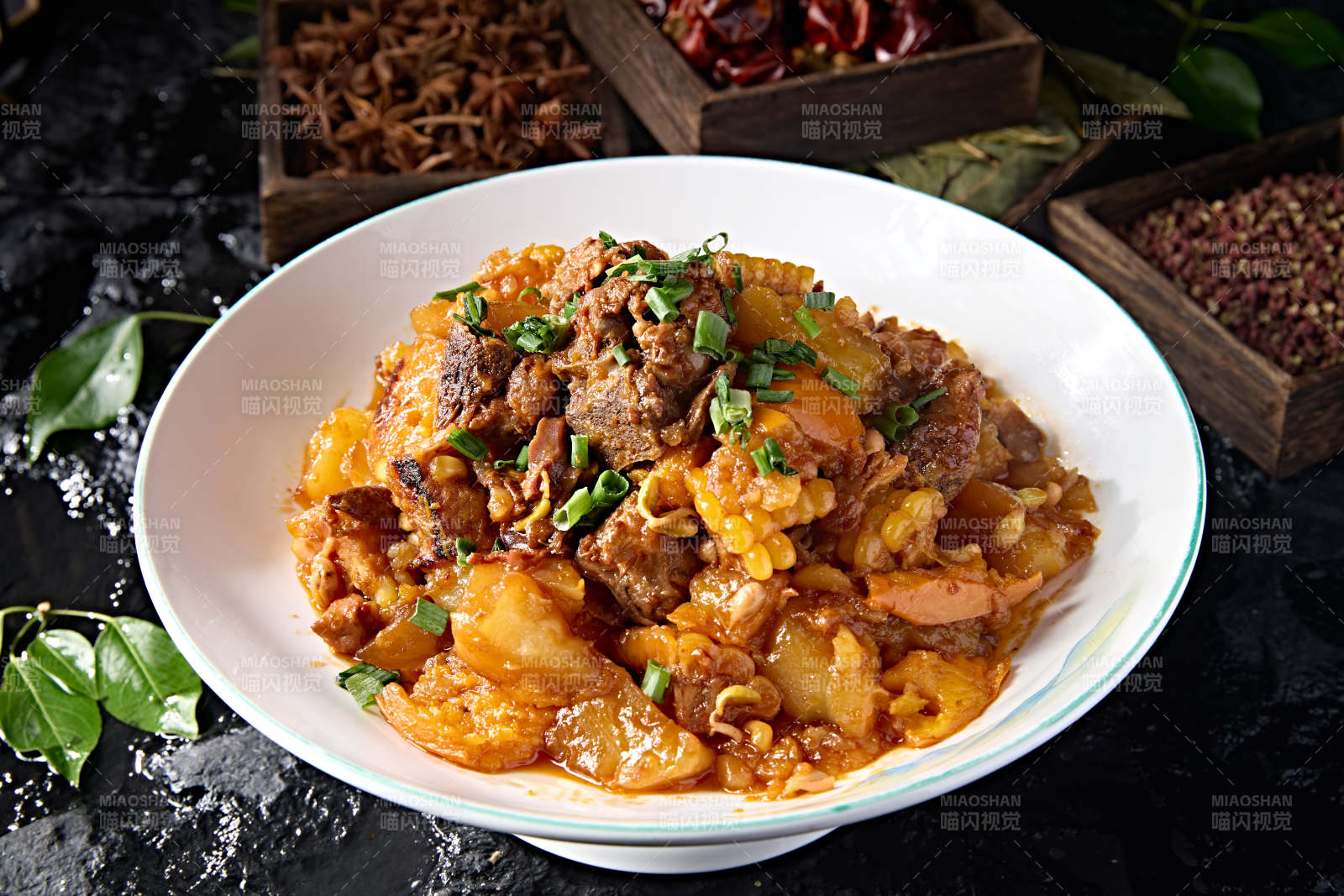 东北农家炖菜南瓜土豆玉米炖猪骨图片