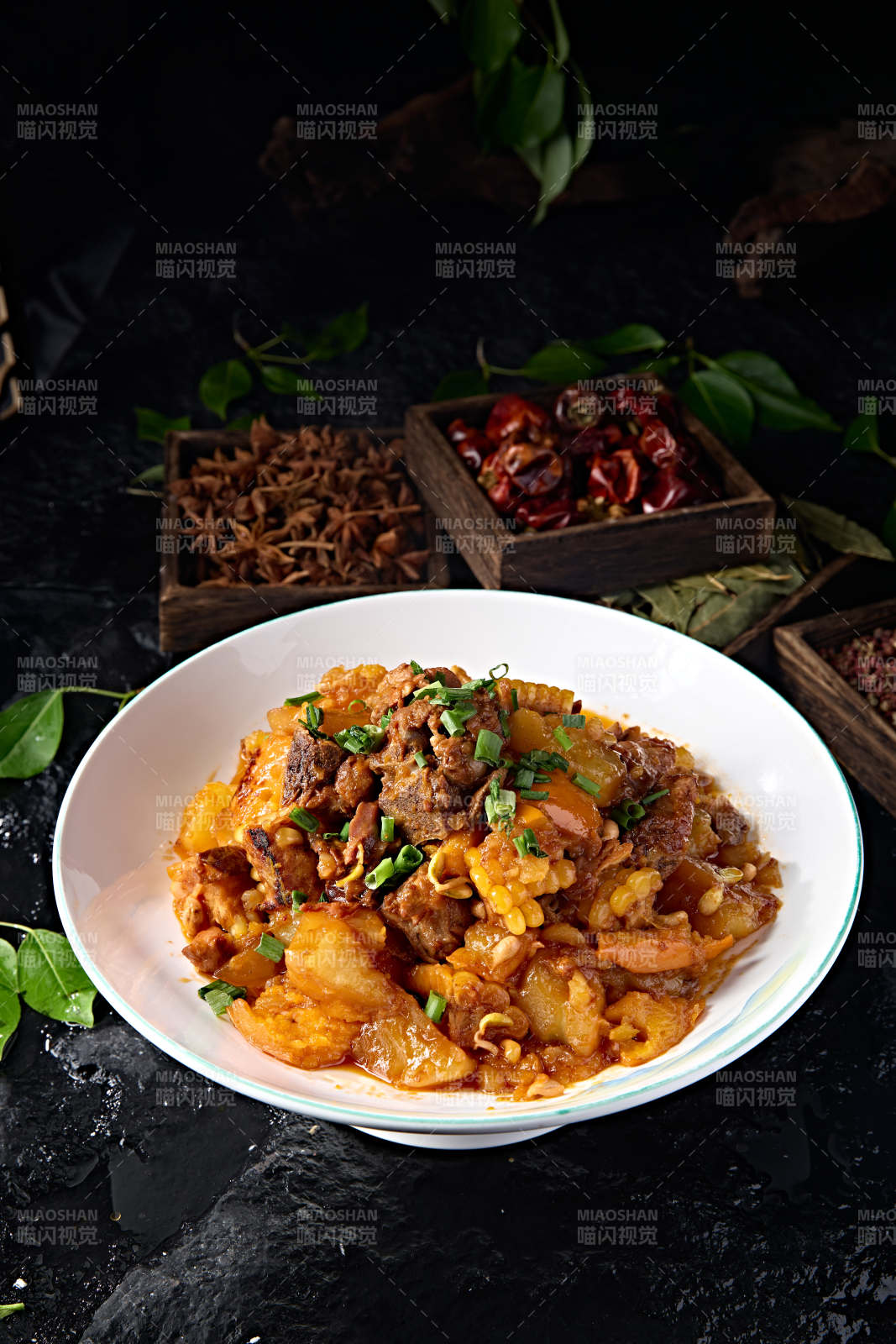 东北农家炖菜南瓜土豆玉米炖猪骨图片