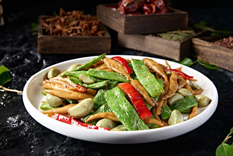 山西风味腊八蒜彩椒豆角炒拨鱼儿图片