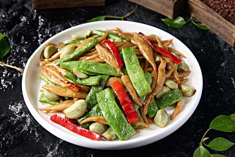 山西风味腊八蒜彩椒豆角炒拨鱼儿图片