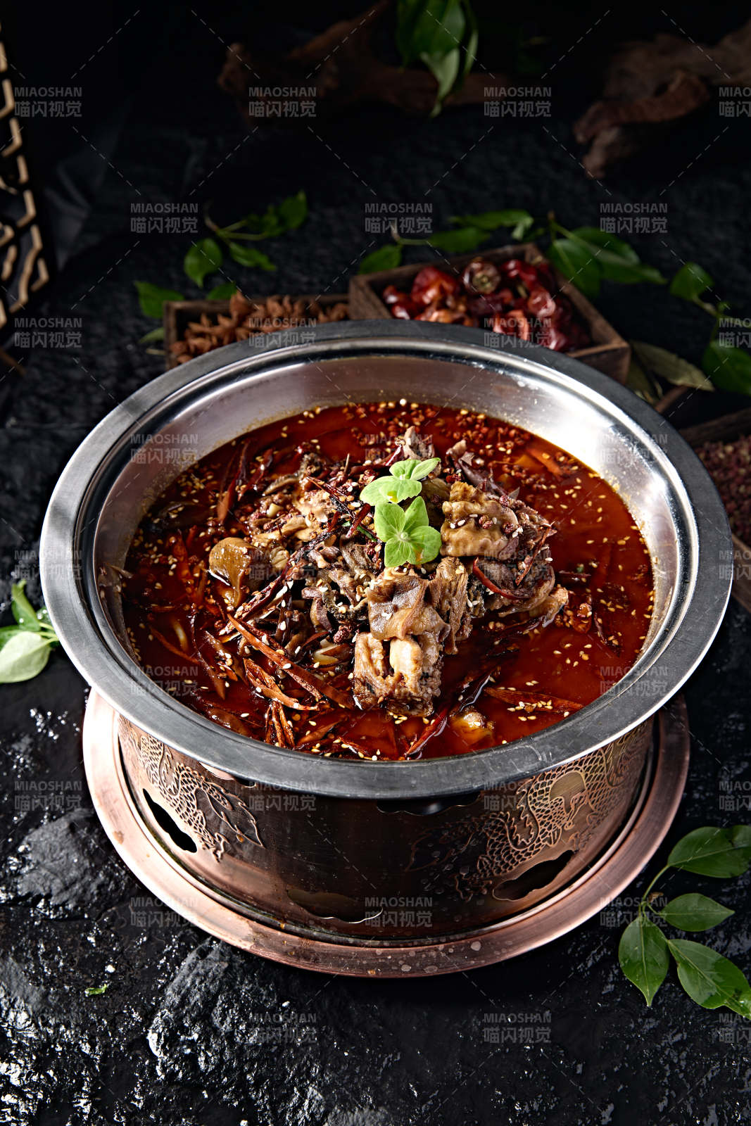 锅仔红油香辣羊头肉图片