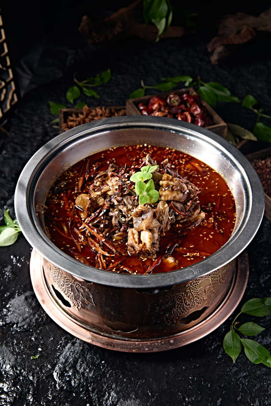 锅仔红油香辣羊头肉图片