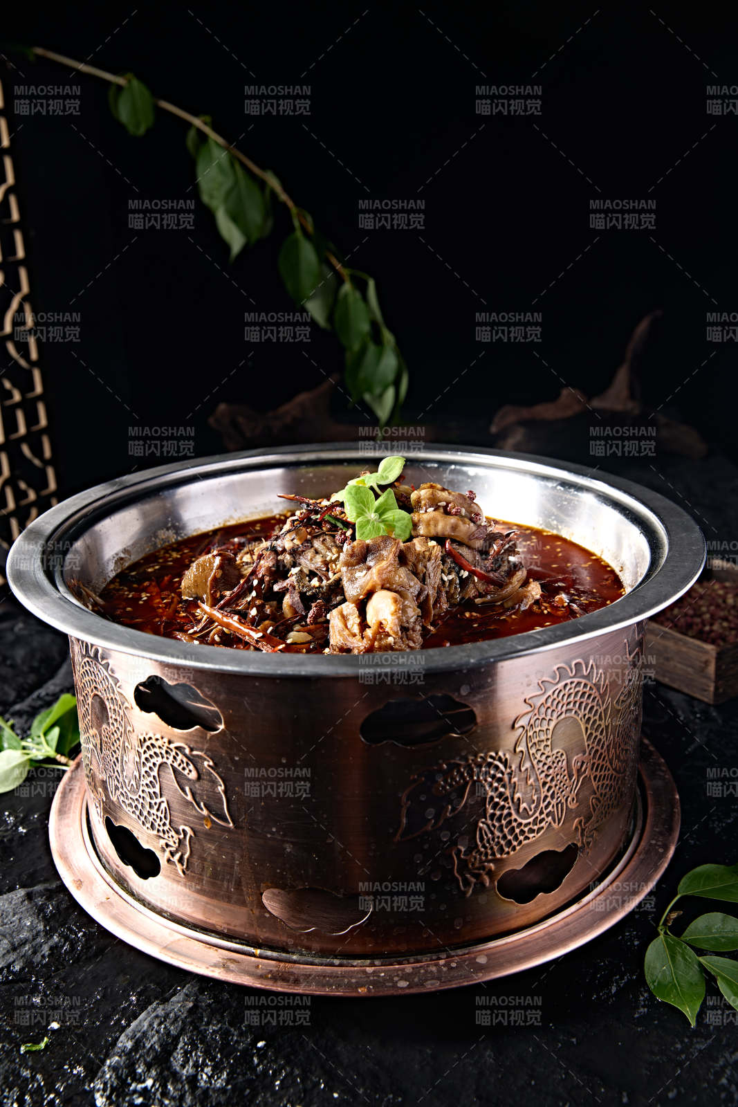 锅仔红油香辣羊头肉图片