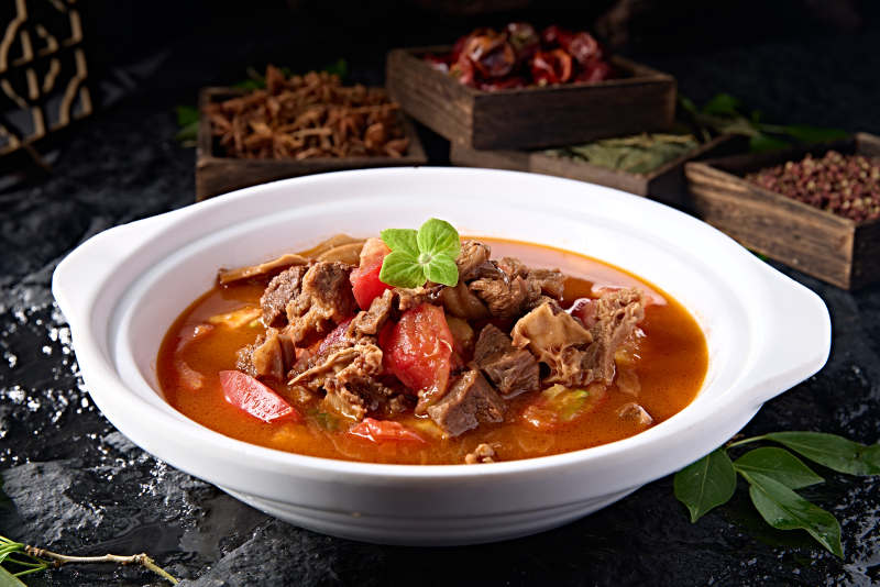 传统美食西红柿炖牛腩图片