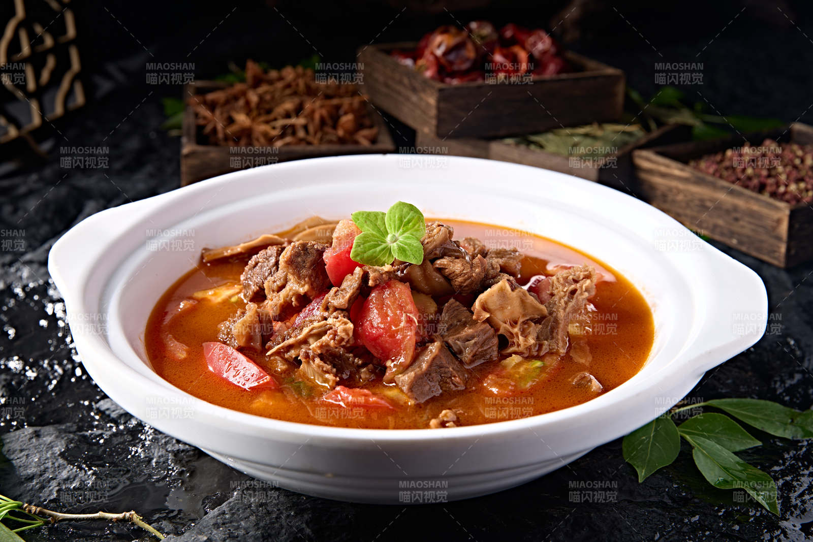 传统美食西红柿炖牛腩图片