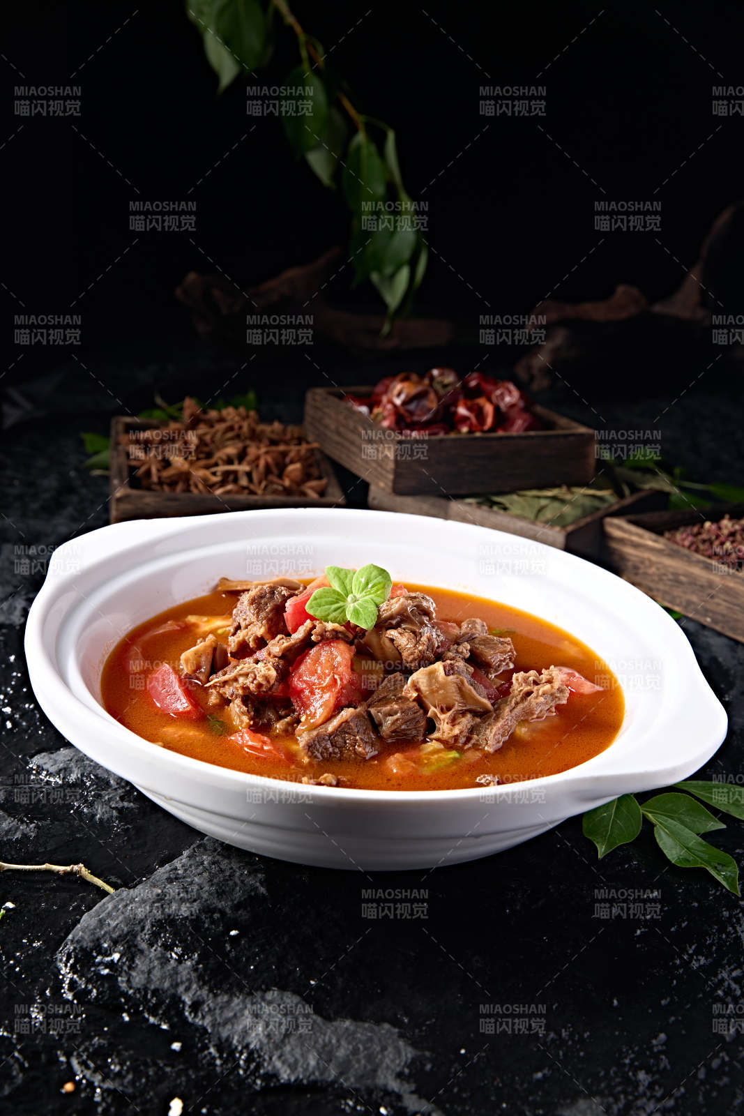 传统美食西红柿炖牛腩图片