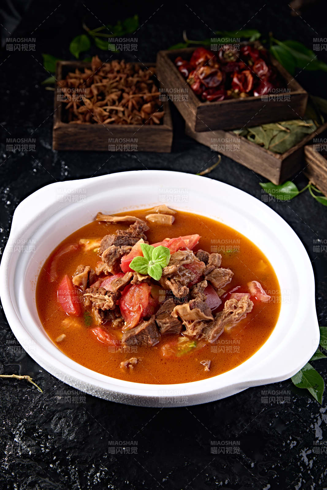 传统美食西红柿炖牛腩图片