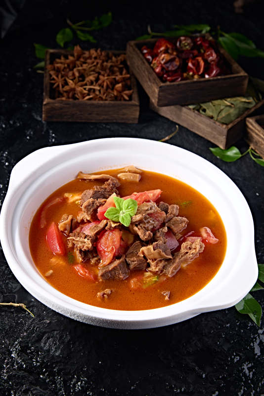 传统美食西红柿炖牛腩图片