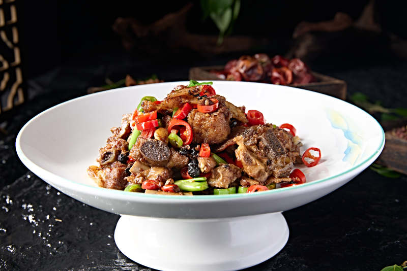 米椒豆豉蒜子炒猪小排图片