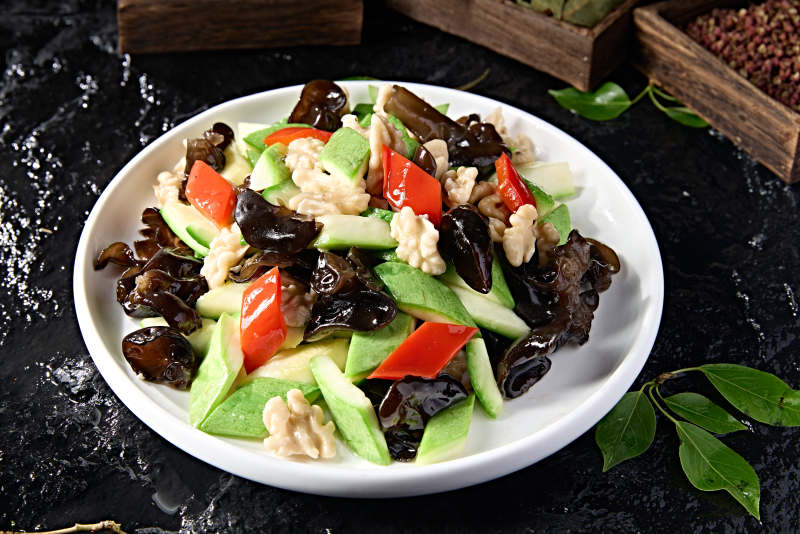 合炒西葫芦木耳彩椒炒桃仁图片