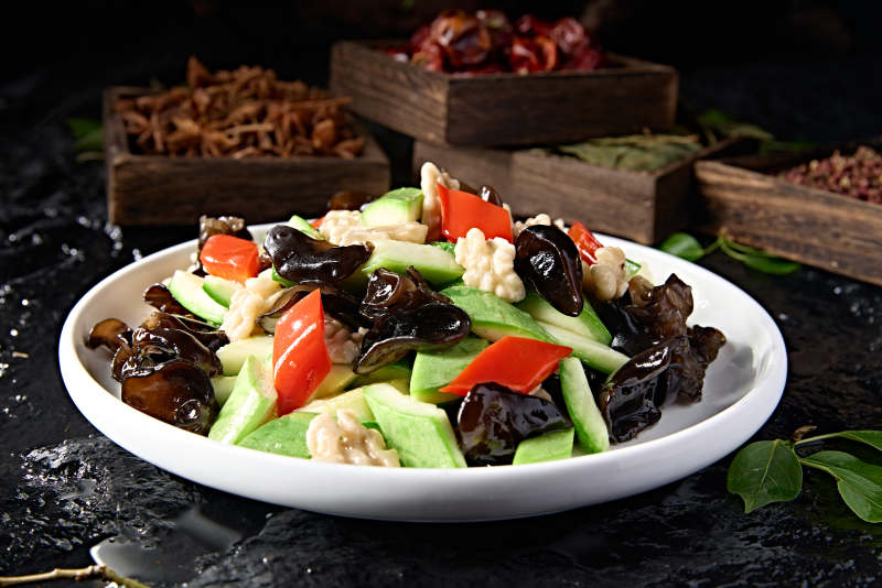 合炒西葫芦木耳彩椒炒桃仁图片