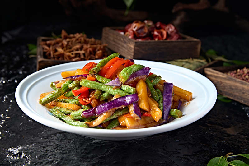 中餐素合炒彩椒豆角土豆烧茄子图片