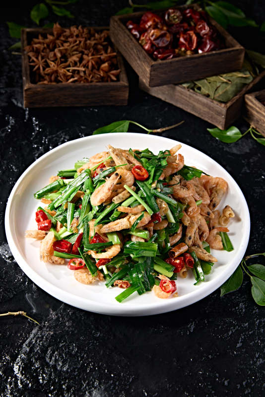 中餐美食香辣韭菜炒河虾图片
