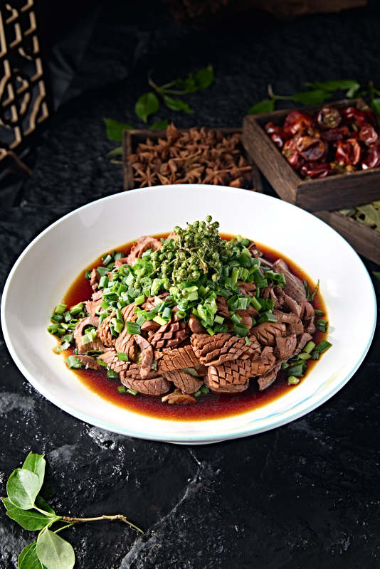 中餐美食藤椒葱香炖腰花图片