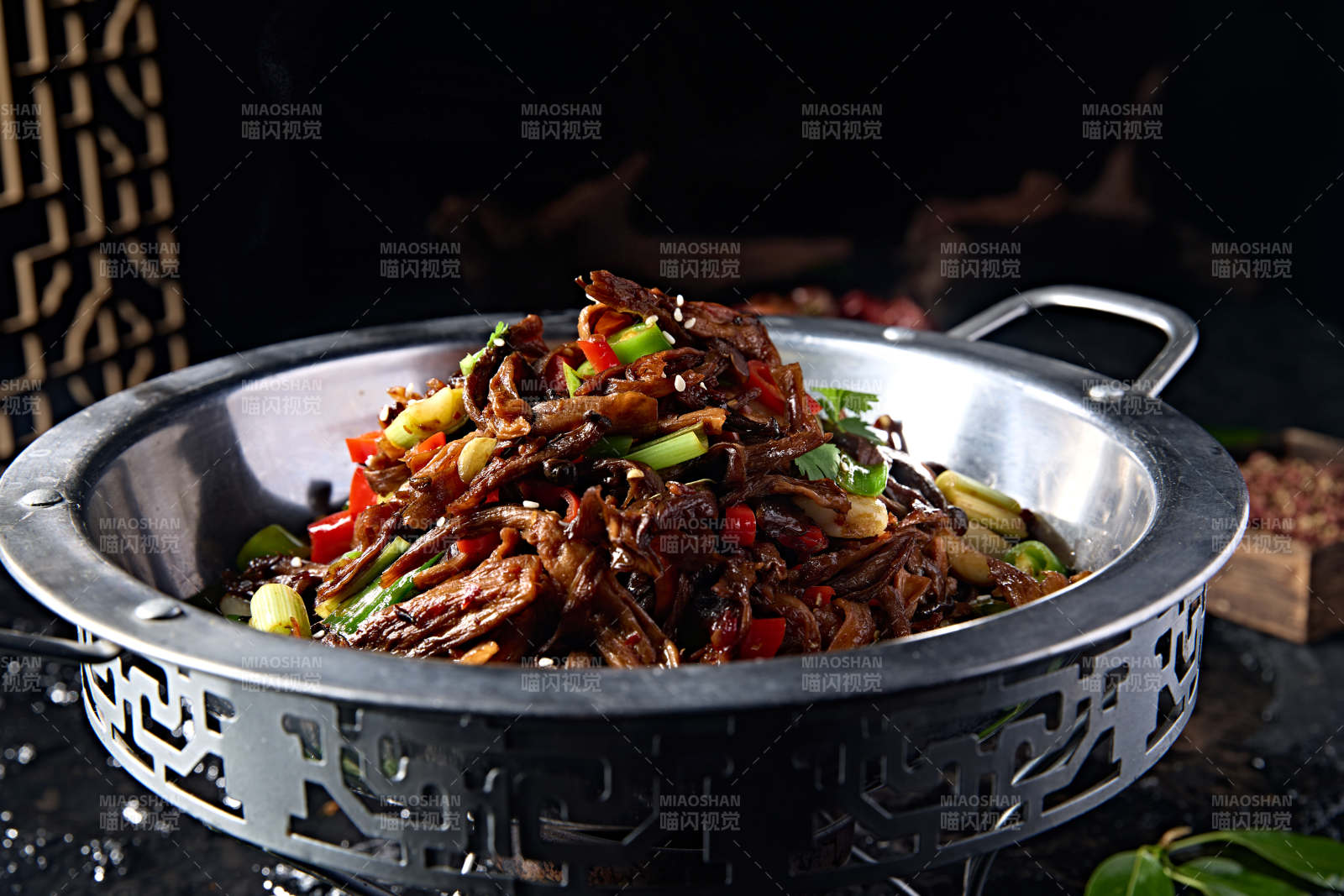 香辣蒜子蒜苗茶树菇图片