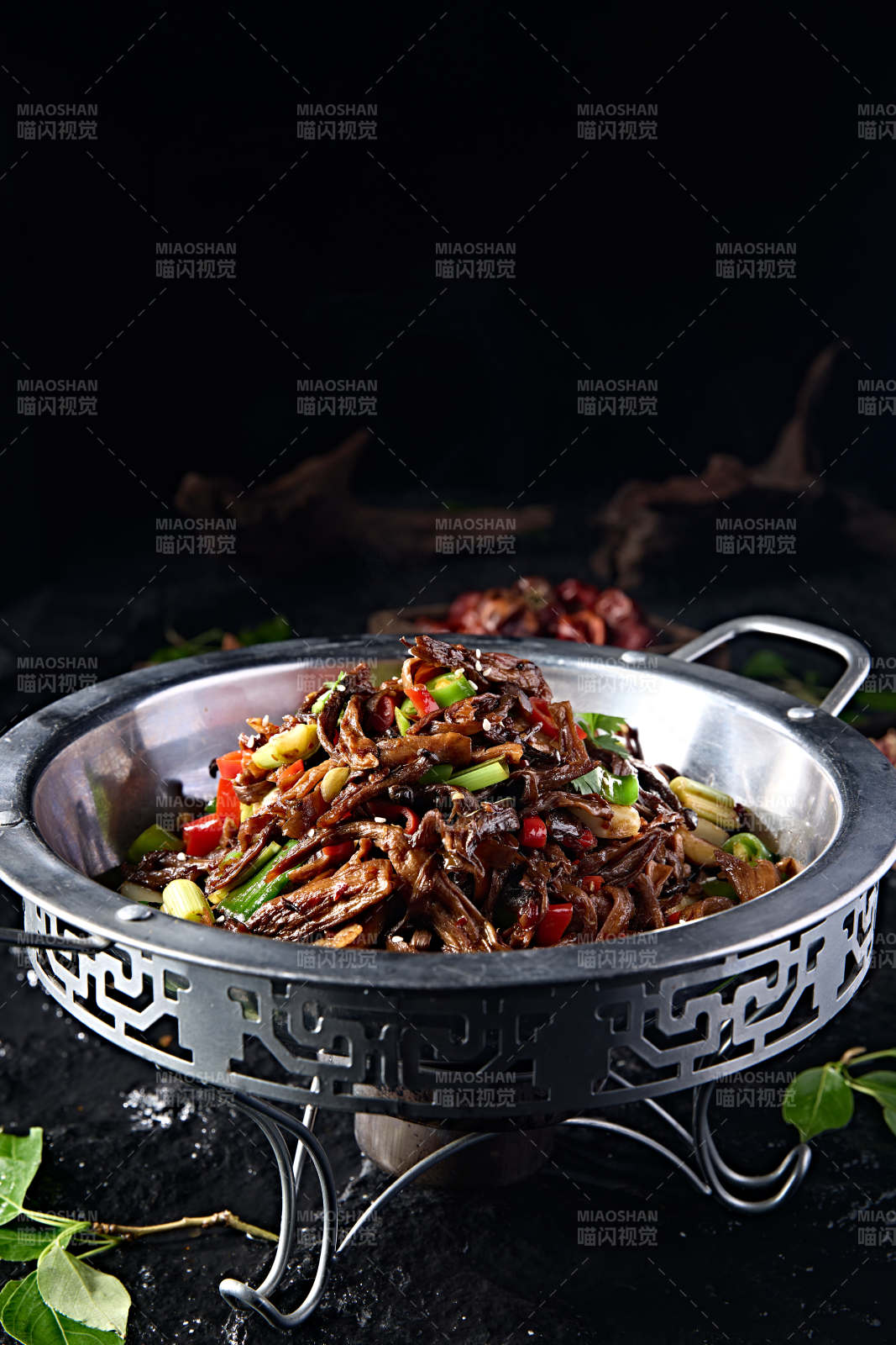 香辣蒜子蒜苗茶树菇图片