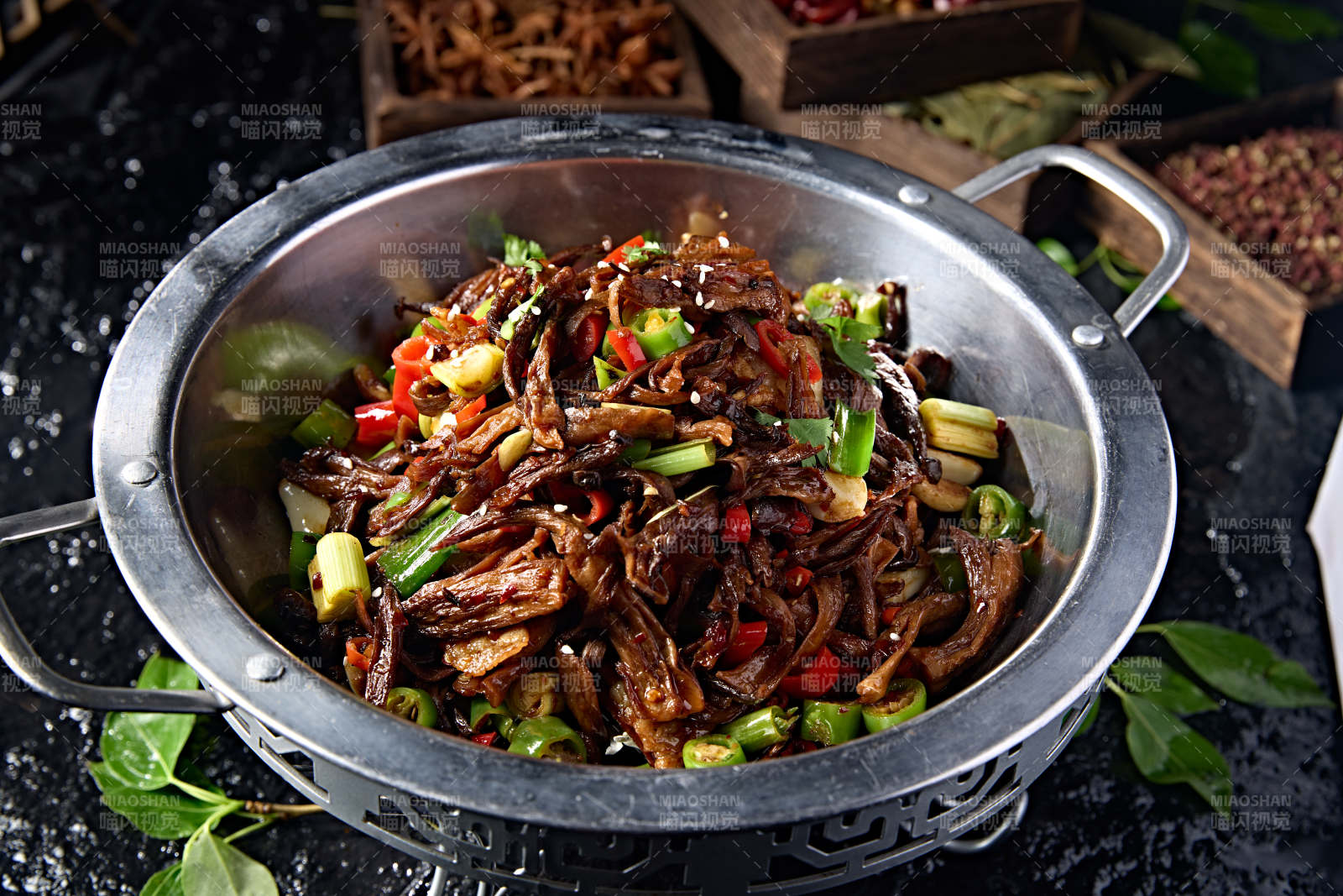 香辣蒜子蒜苗茶树菇图片