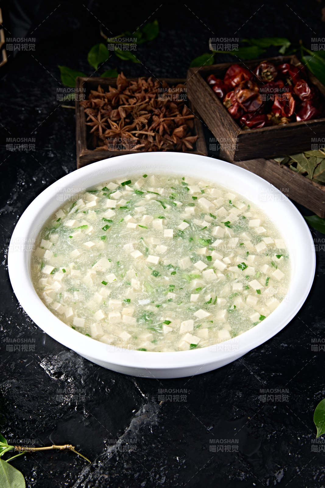 中餐美食葱香蛋花豆腐羹图片