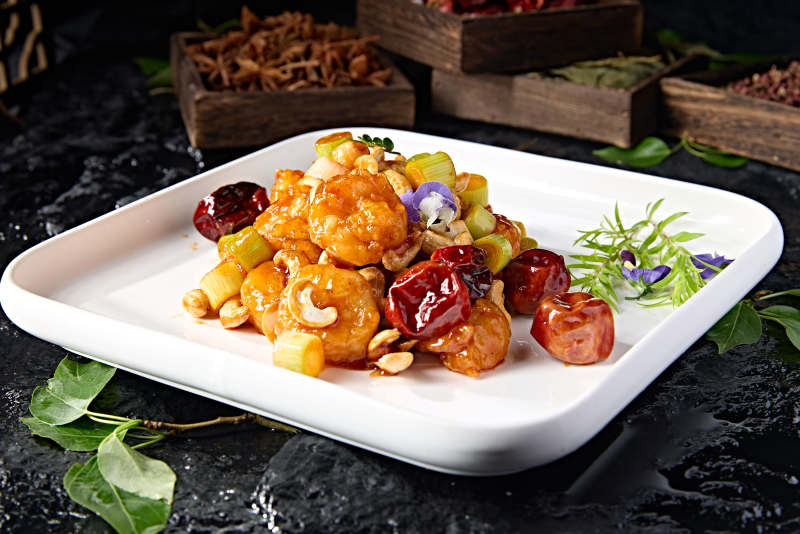 中餐美食川味宫保大虾球图片