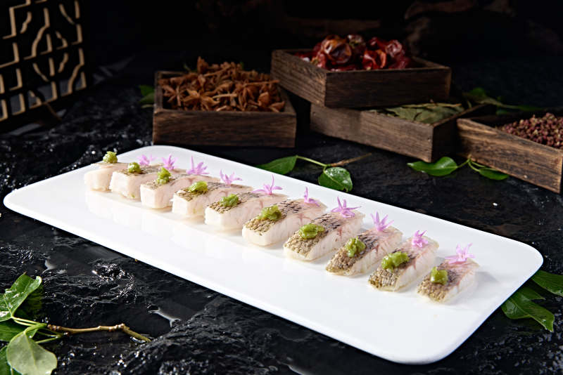 中餐美食青椒酱配水煮脆肉皖鱼块图片