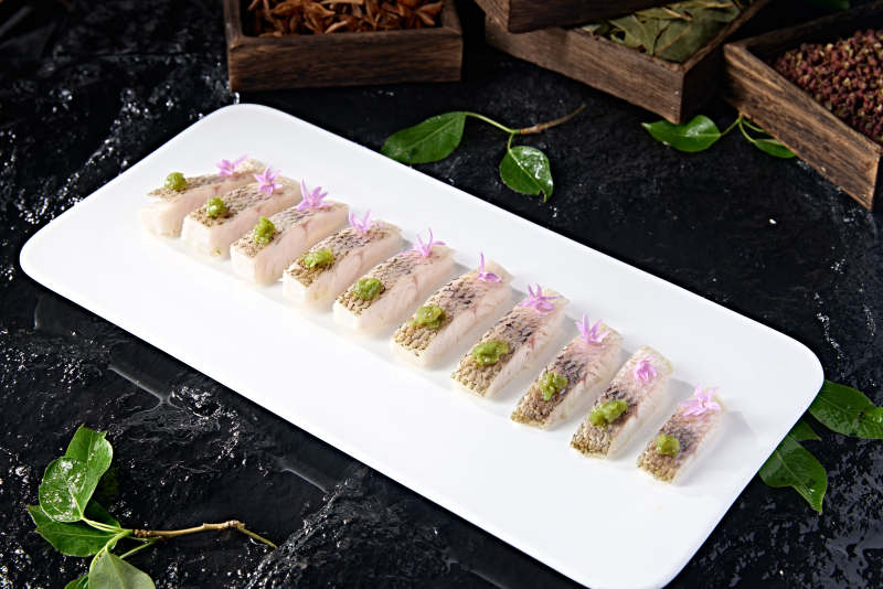 中餐美食青椒酱配水煮脆肉皖鱼块图片