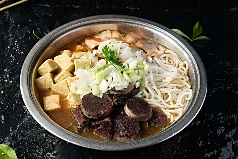 蒙餐美食血肠烧肉冻豆腐炖粉条图片