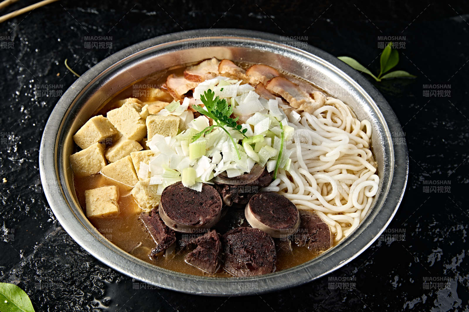 蒙餐美食血肠烧肉冻豆腐炖粉条图片