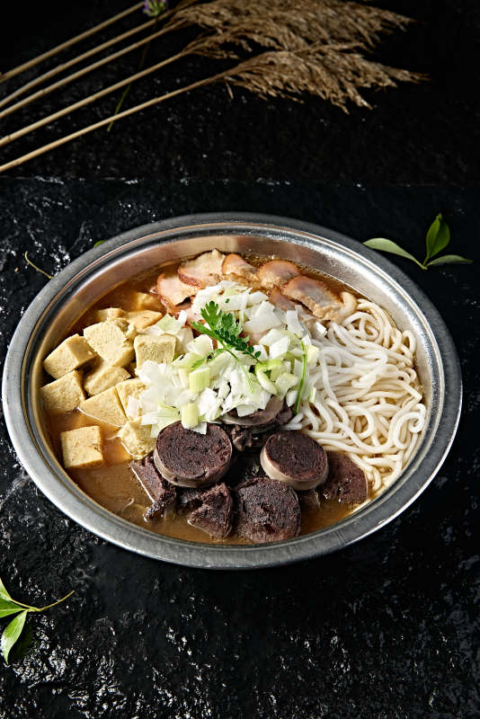 蒙餐美食血肠烧肉冻豆腐炖粉条图片