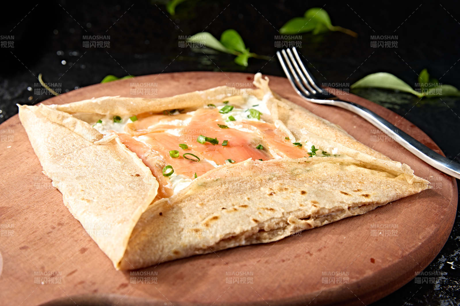 西餐美食三文鱼奶油芝士煎饼图片