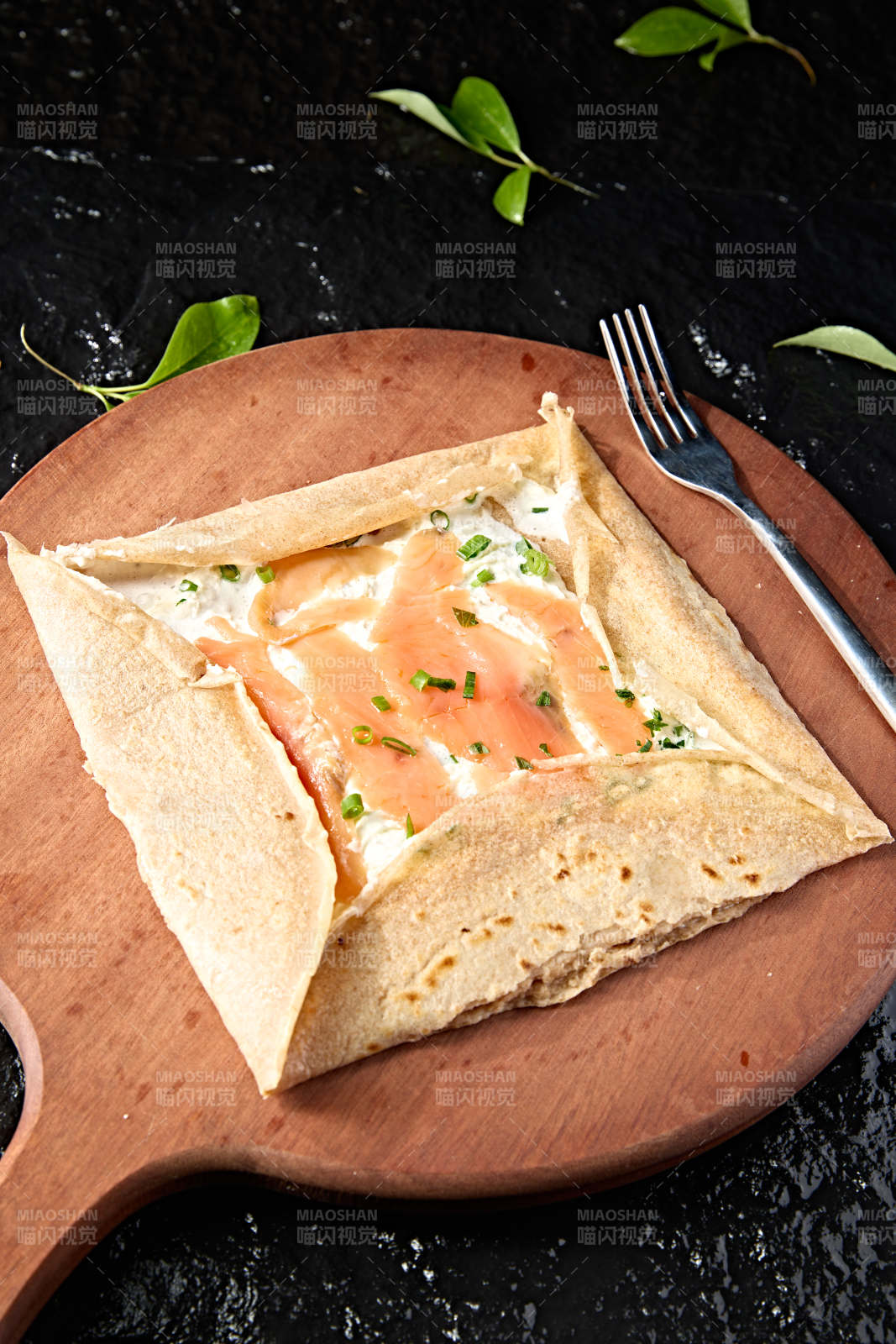 西餐美食三文鱼奶油芝士煎饼图片