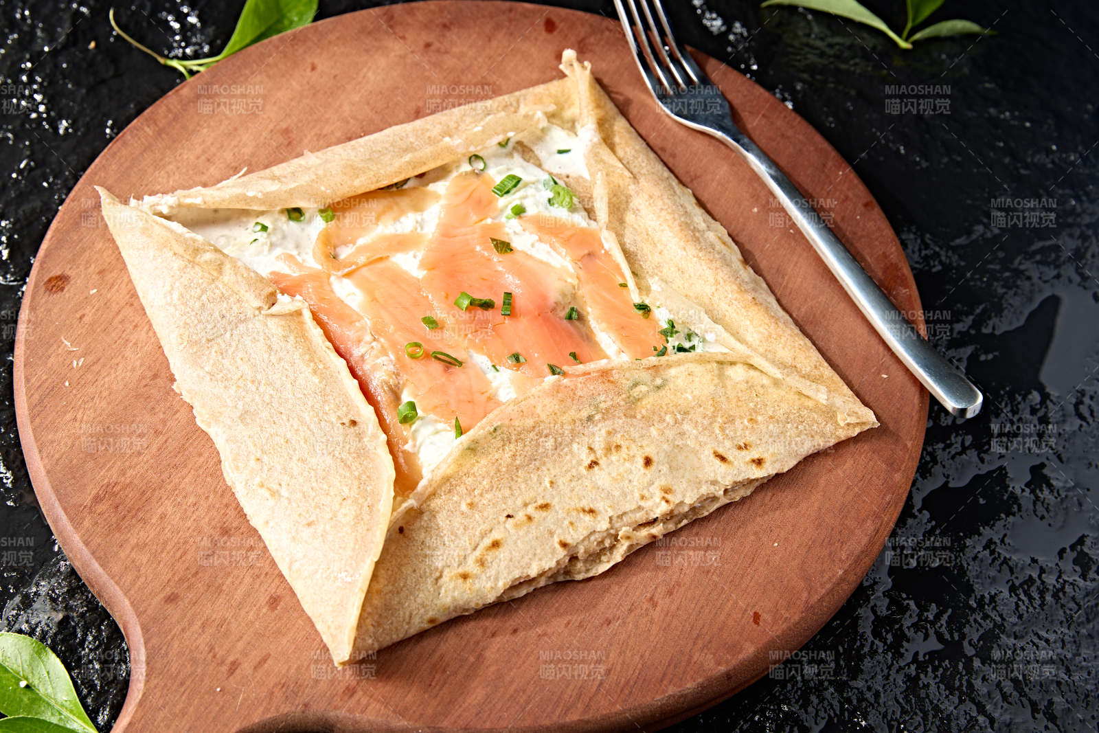 西餐美食三文鱼奶油芝士煎饼图片