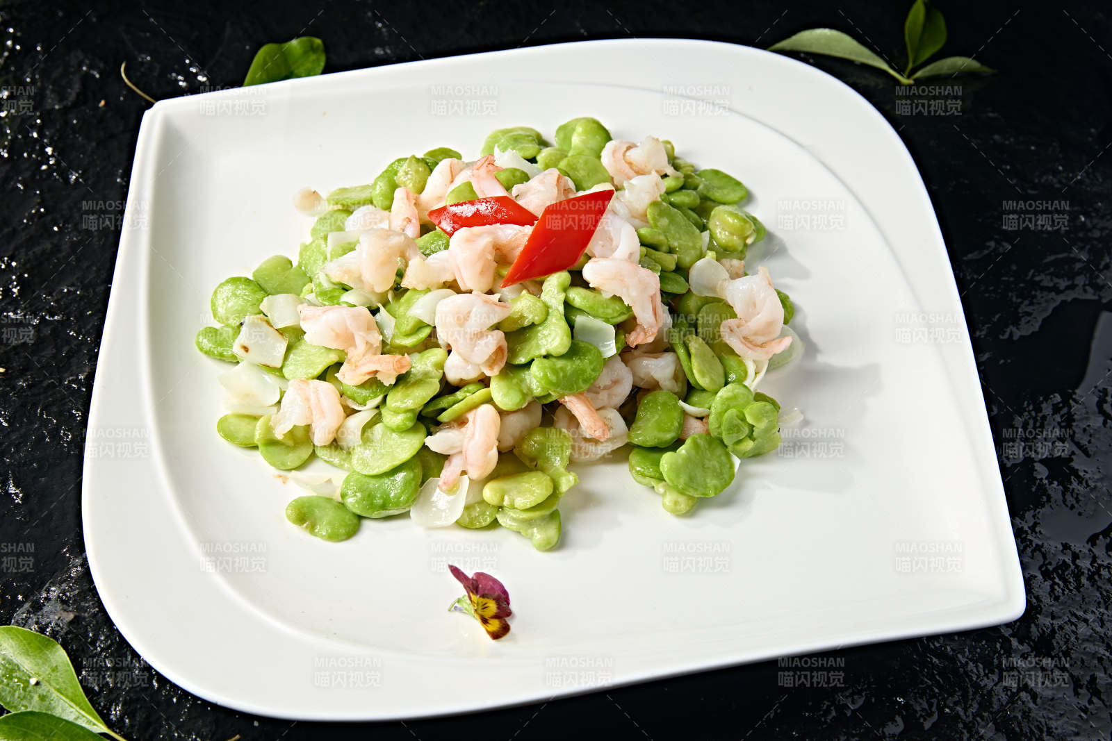 中餐美食百合蚕豆清炒大虾仁图片