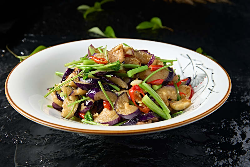 香菜蒜沫米椒五花肉烧带皮茄子图片