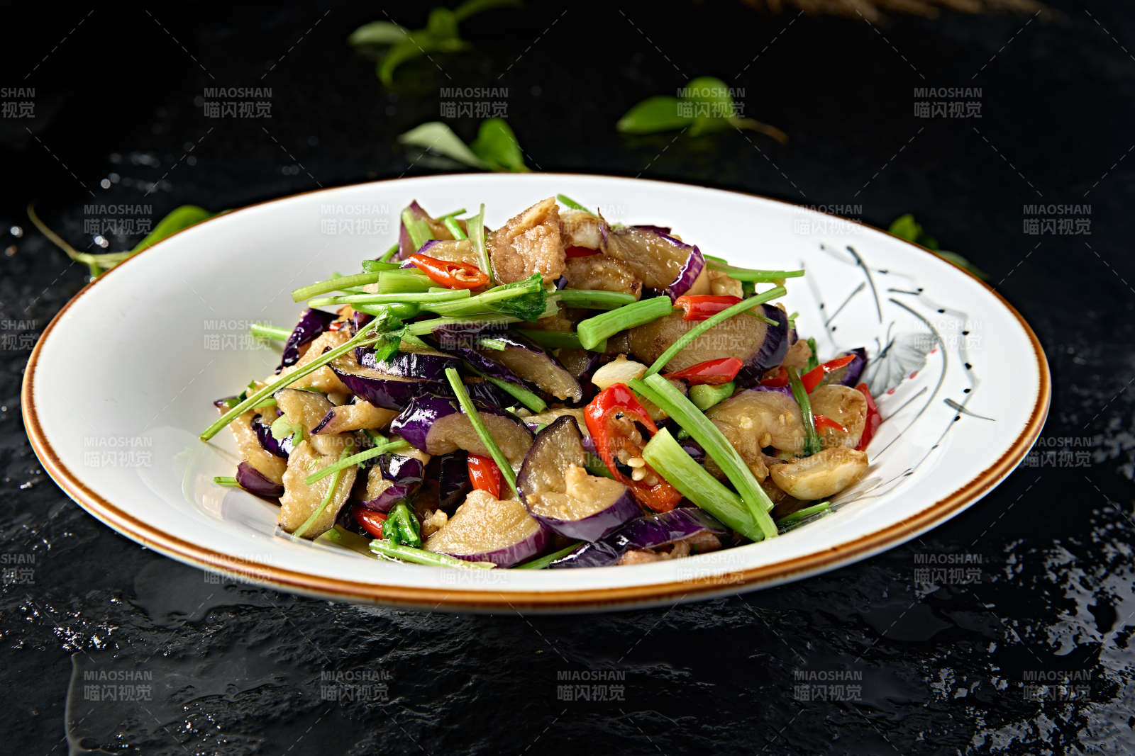 香菜蒜沫米椒五花肉烧带皮茄子图片