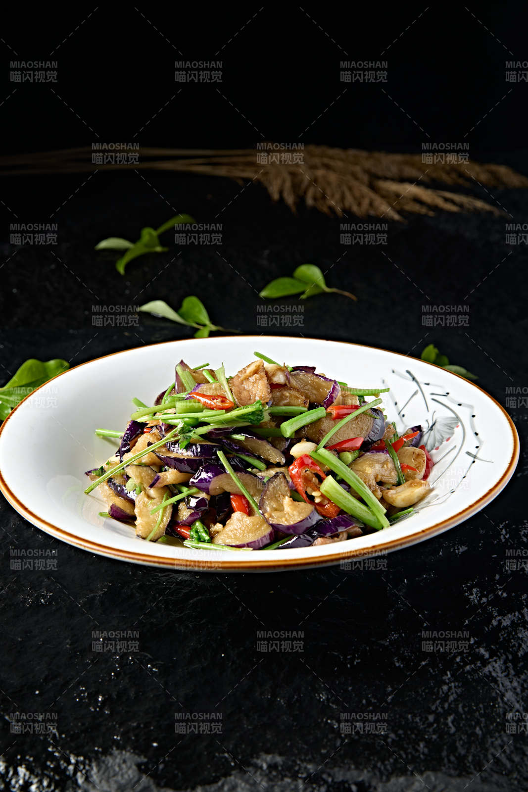 香菜蒜沫米椒五花肉烧带皮茄子图片