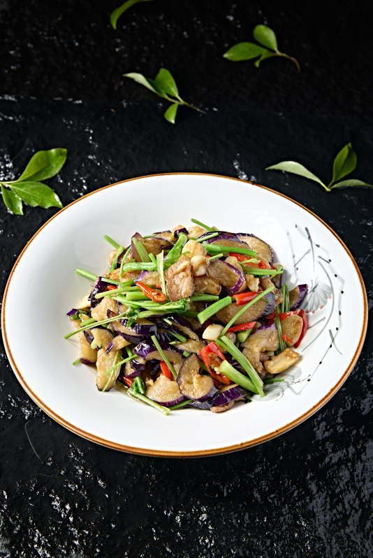 香菜蒜沫米椒五花肉烧带皮茄子图片