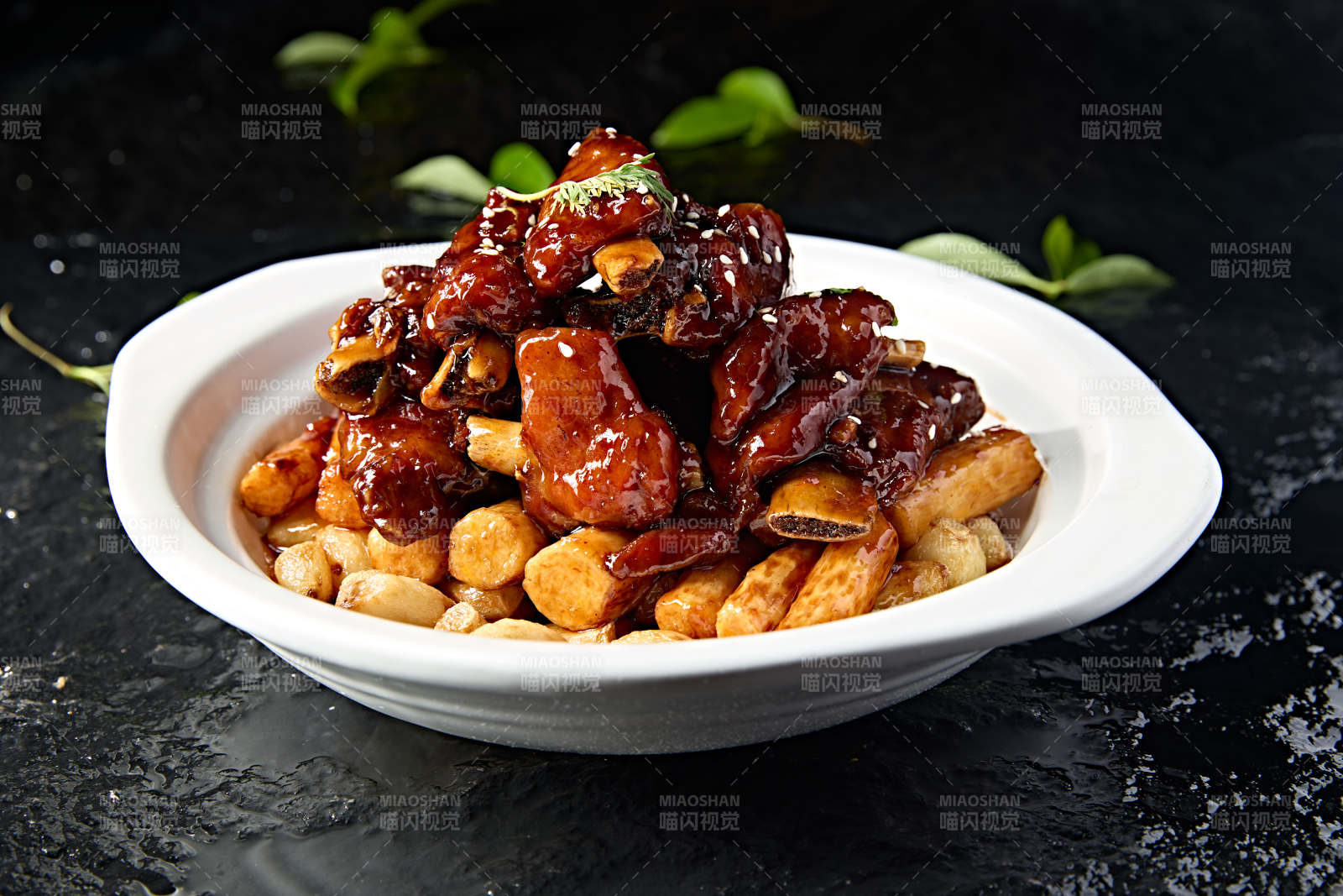 中餐美食蒜子排骨烧铁棍山药图片