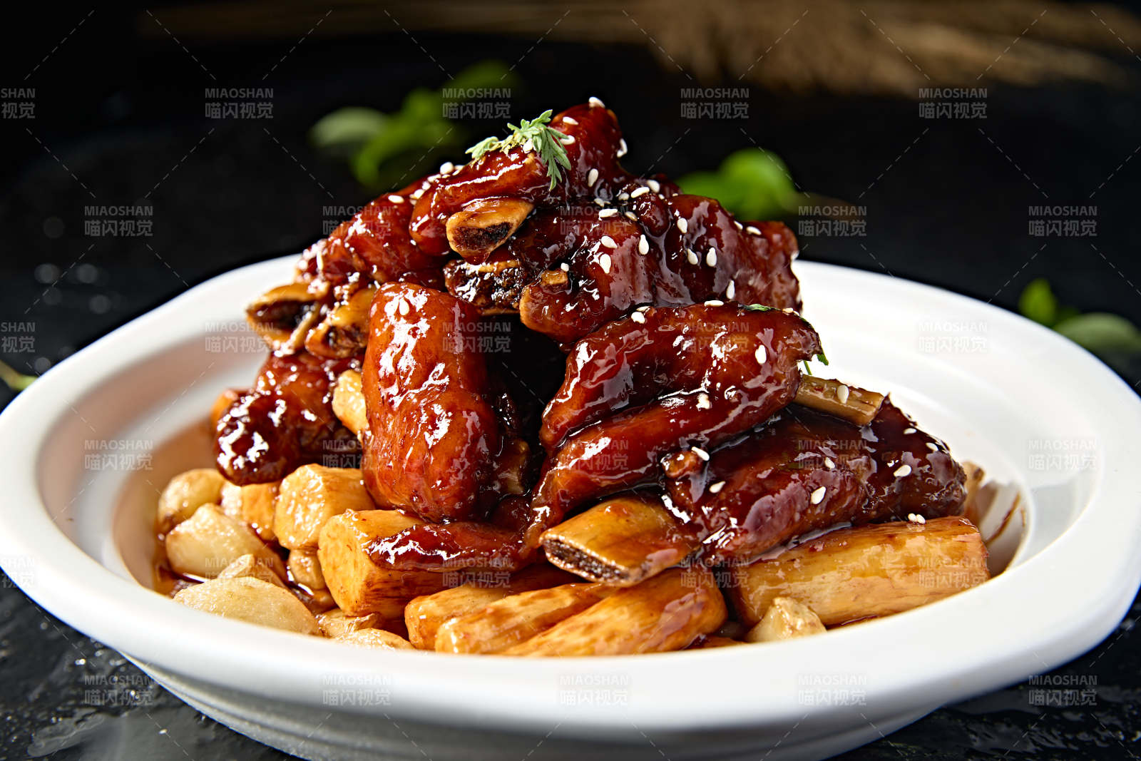 中餐美食蒜子排骨烧铁棍山药图片