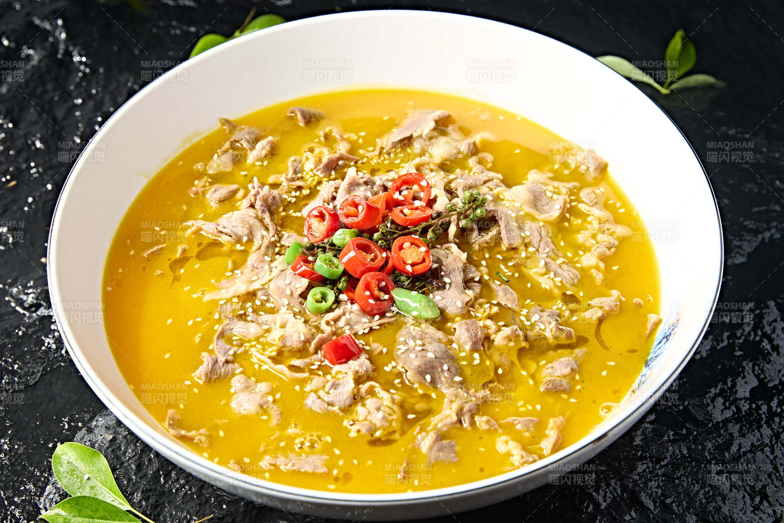 中餐美食香辣酸汤肥羊肉图片