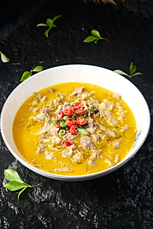 中餐美食香辣酸汤肥羊肉图片