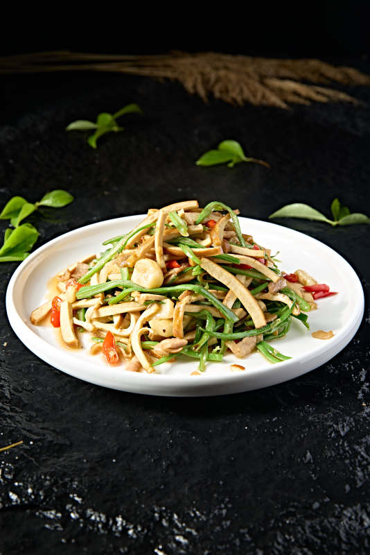 蒜香豆角丝米椒肉丝炒香干图片