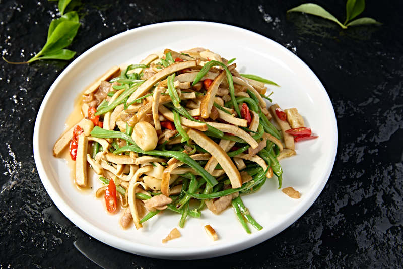 蒜香豆角丝米椒肉丝炒香干图片