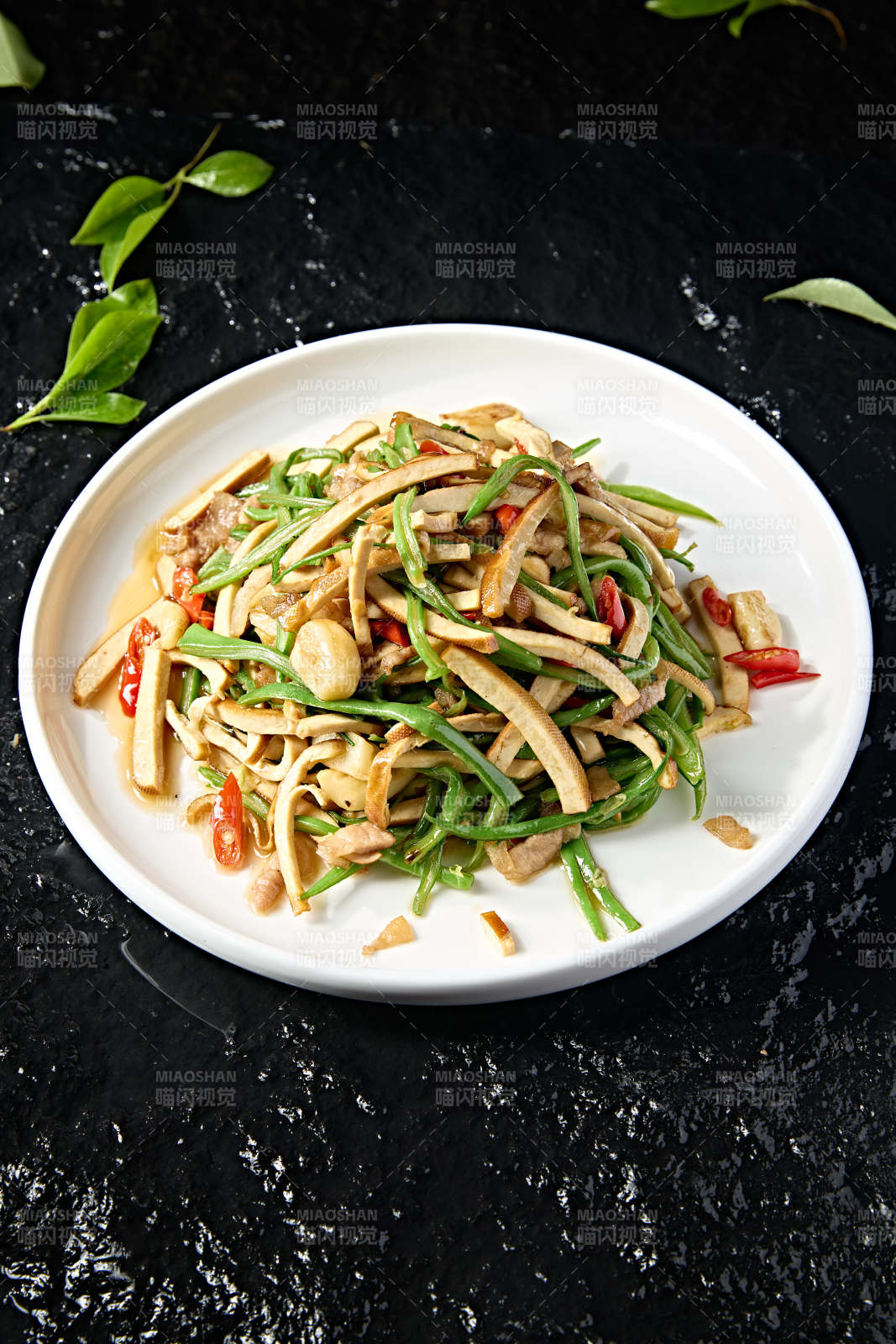 蒜香豆角丝米椒肉丝炒香干图片